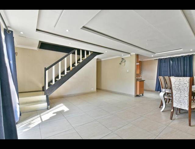 3 BEDROOM TOWNHOUSE FOR SALE IN SONNEGLANS